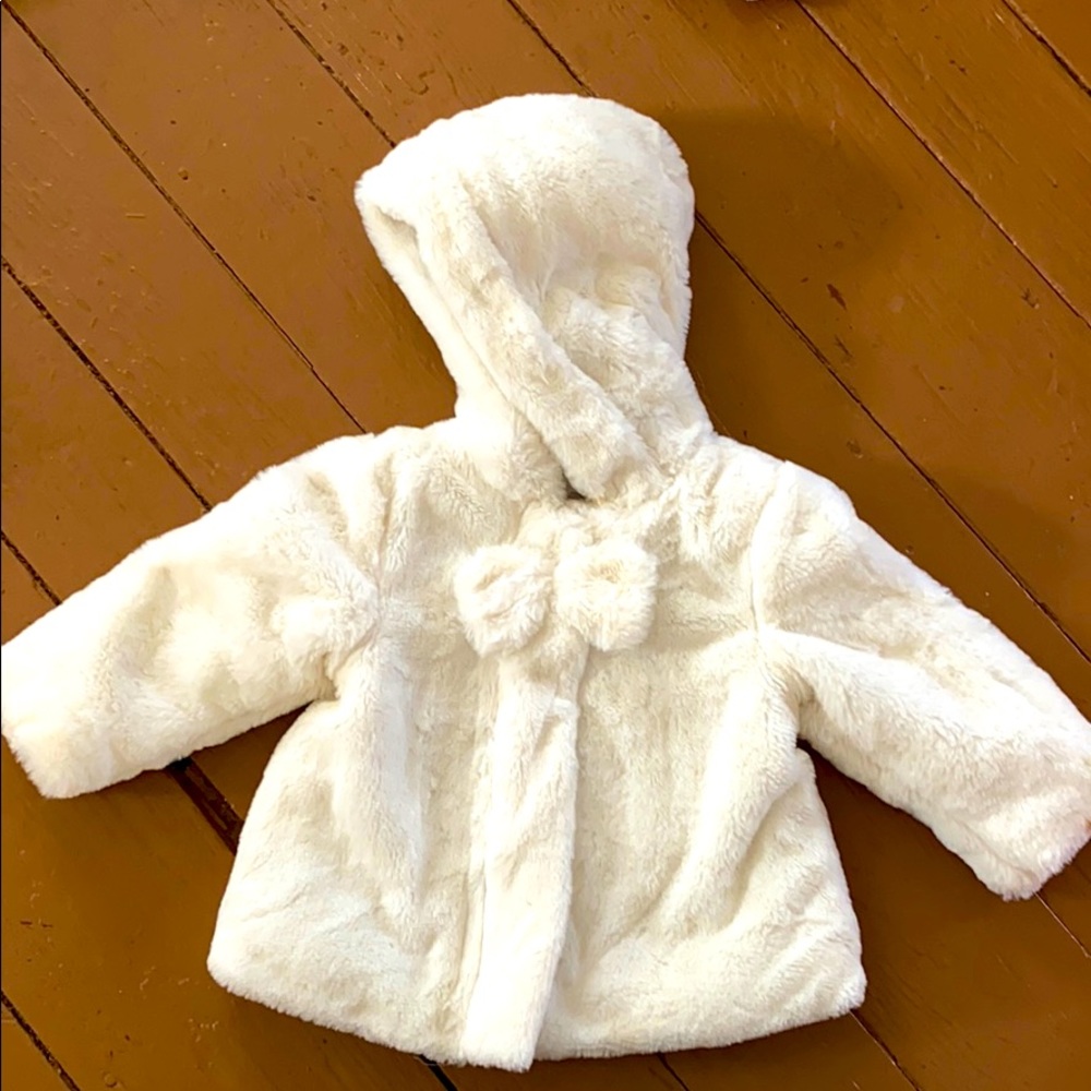 White Faux Fur Coat sz. 18m